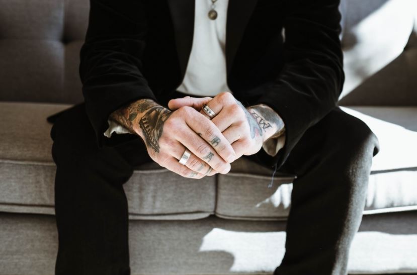 guy-man-rings-hands-fingers-couch